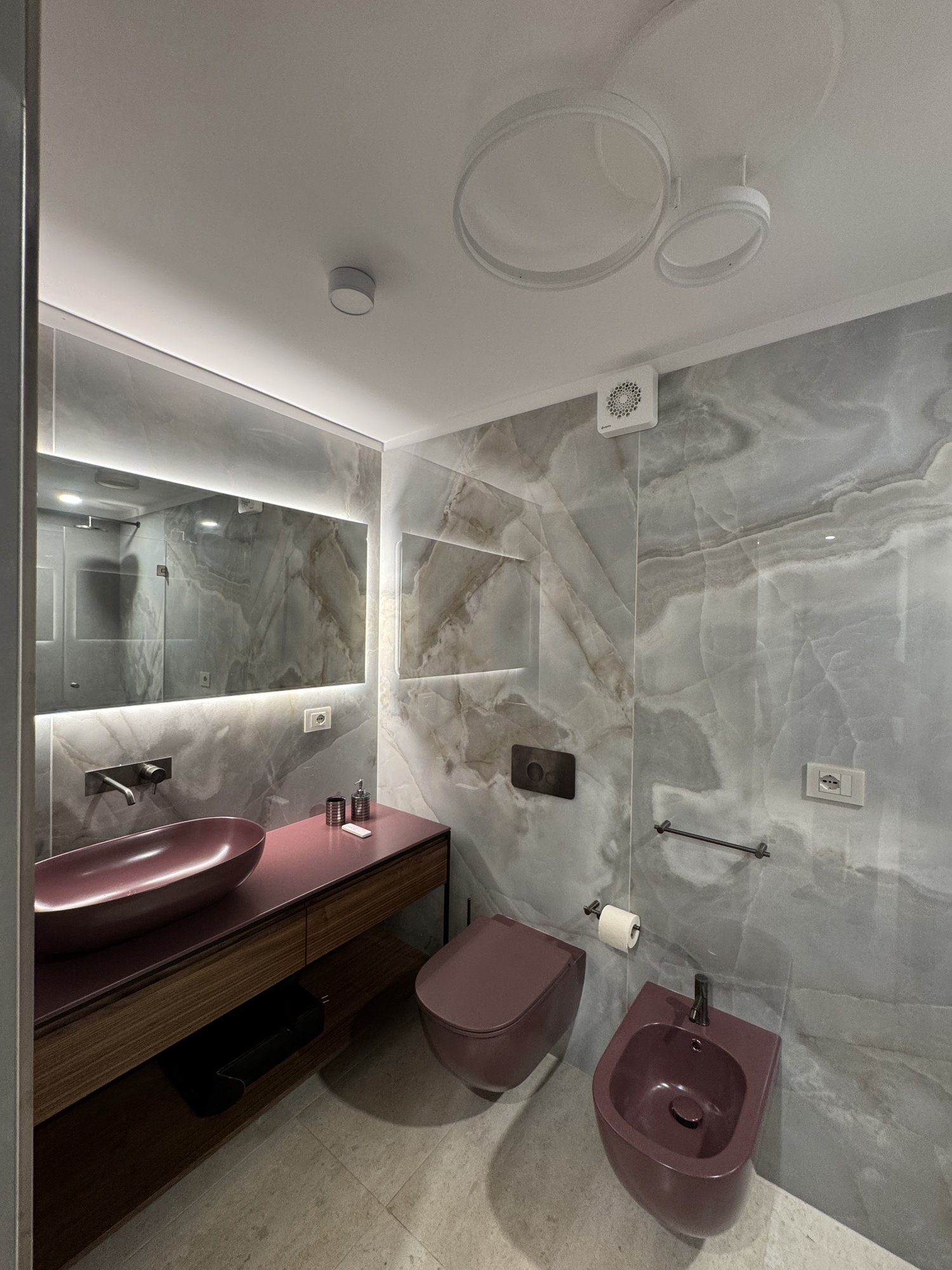 Bedroom III · En-suite Bath III — En-suite Bathroom